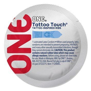 Презерватив ONE Tattoo Touch Blue, 1 шт, блакитний, з рельєфом у вигляді татуювання SX0755 фото